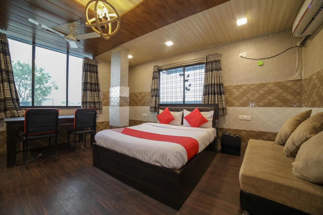 Oyo Flagship Hotel Chandani Rāipur Exterior photo